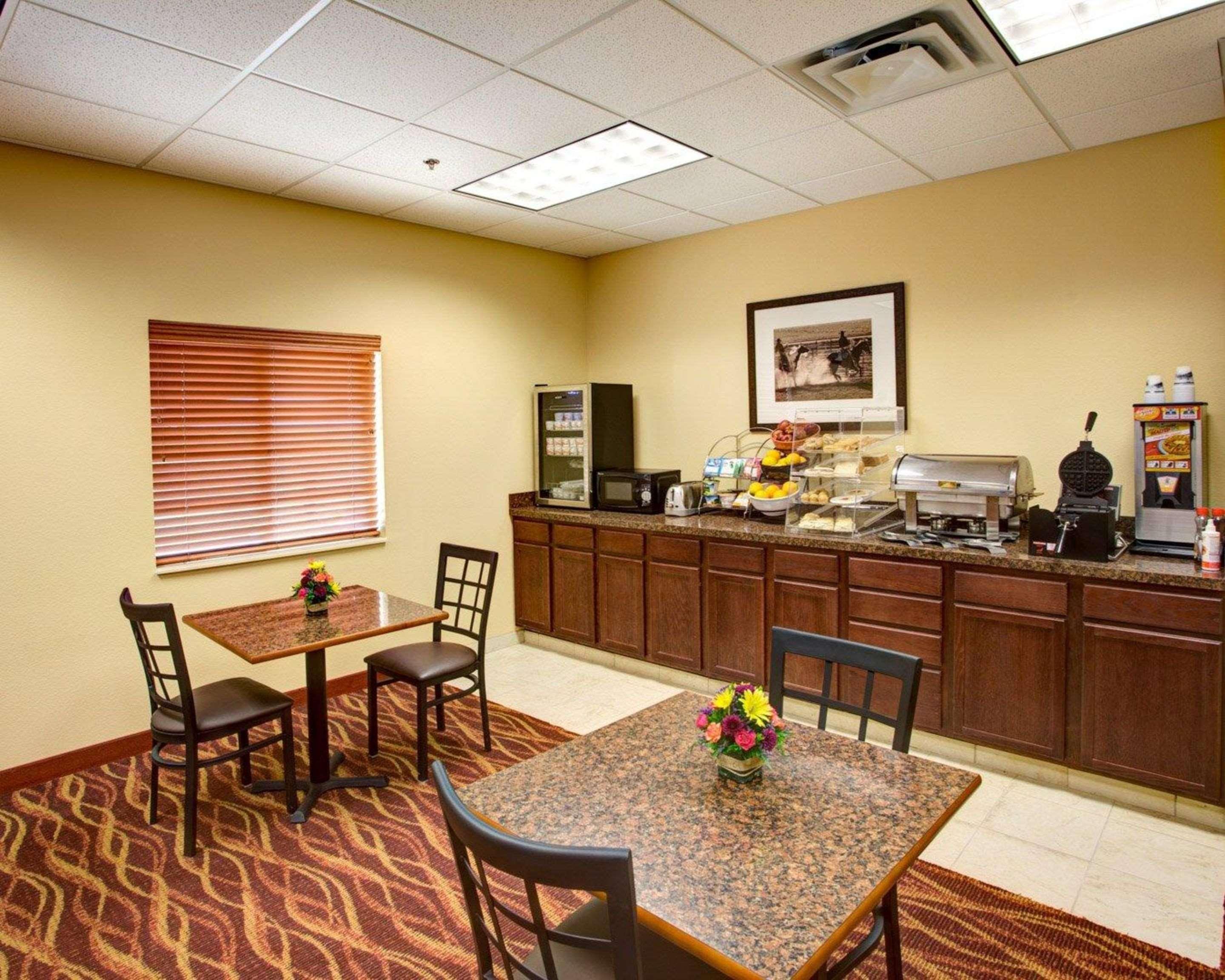 Rodeway Inn & Suites Phillipsburg Extérieur photo